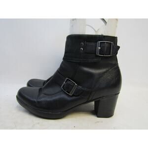 Clarks Womens Sz 8 M Black Leather Zip Buckle Ankle Fashion Boots Bootie